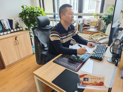 横泾中学开展“亮身份、践承诺、树形象”系列活动（九）
