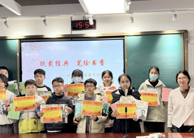 纸载经典，手绘书香——横泾中学初一学子名著手抄报比赛圆满落幕